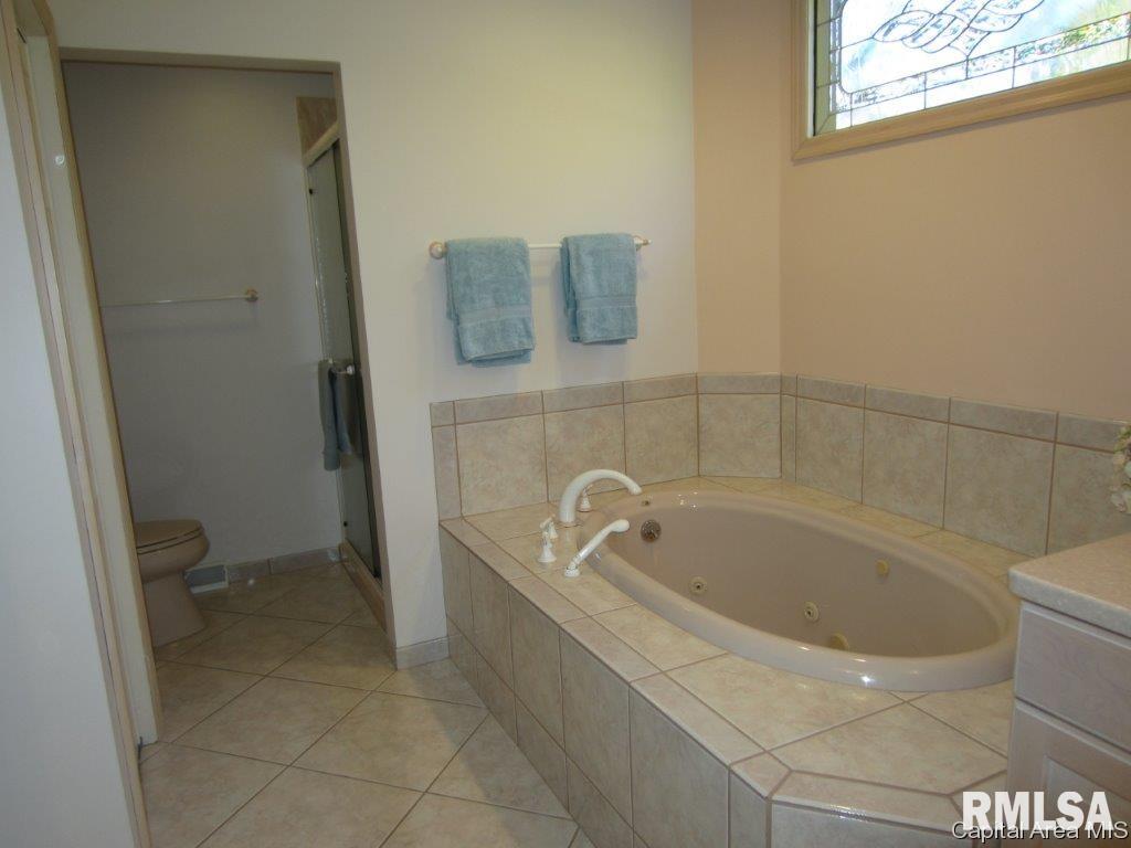 2201 Augusta Drive Springfield, IL 62704 - Photo 12 of 23