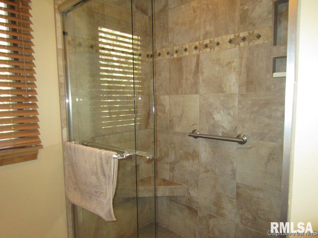 2201 Augusta Drive Springfield, IL 62704 - Photo 17 of 23