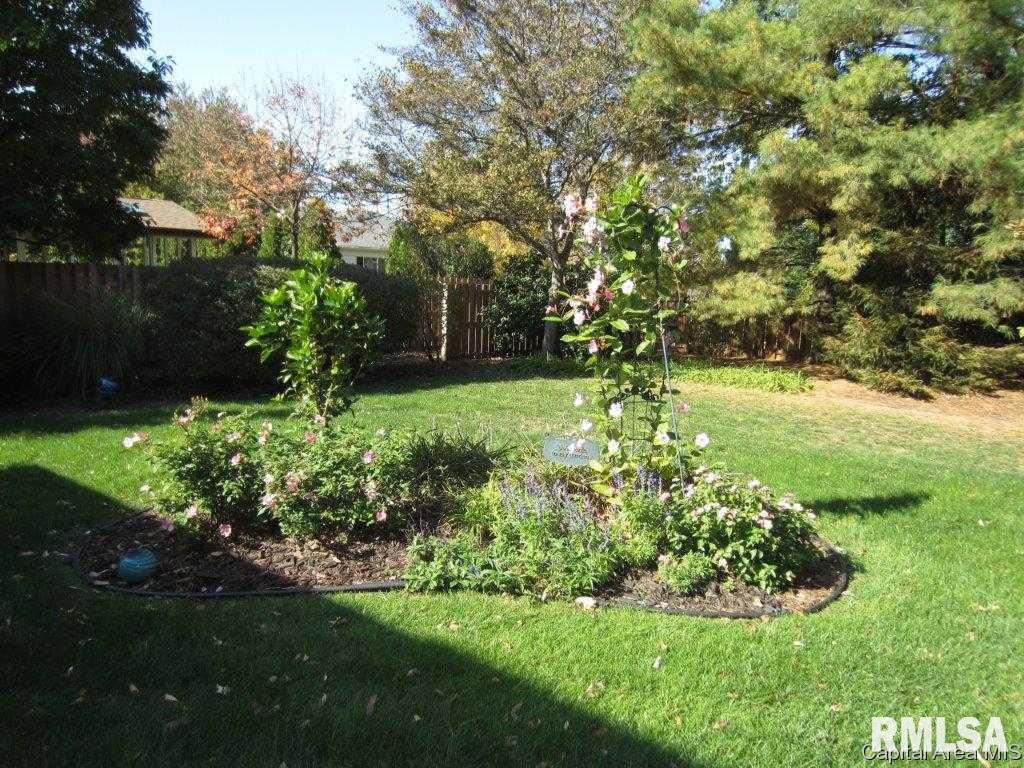 2201 Augusta Drive Springfield, IL 62704 - Photo 4 of 23