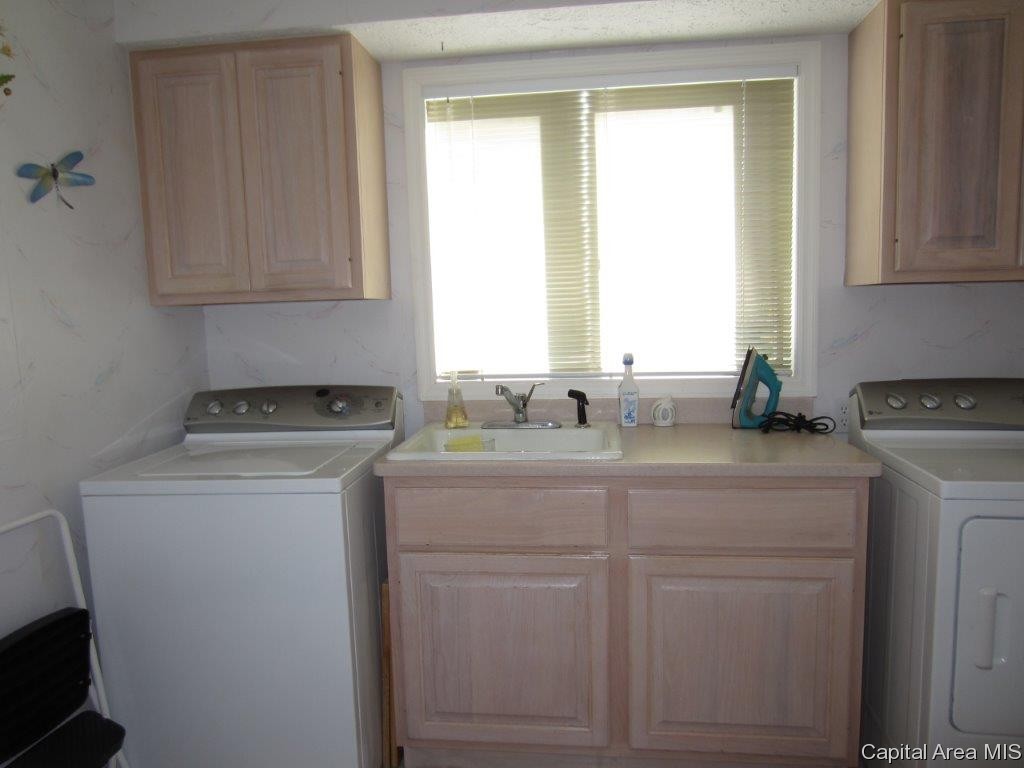 2201 Augusta Drive Springfield, IL 62704 - Photo 6 of 23
