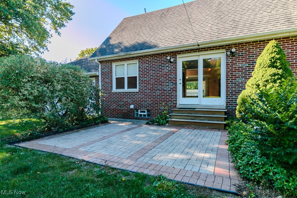 711 Lander Road Cleveland, OH 44143 - Photo 40 of 44 Nice patio off kitchen
