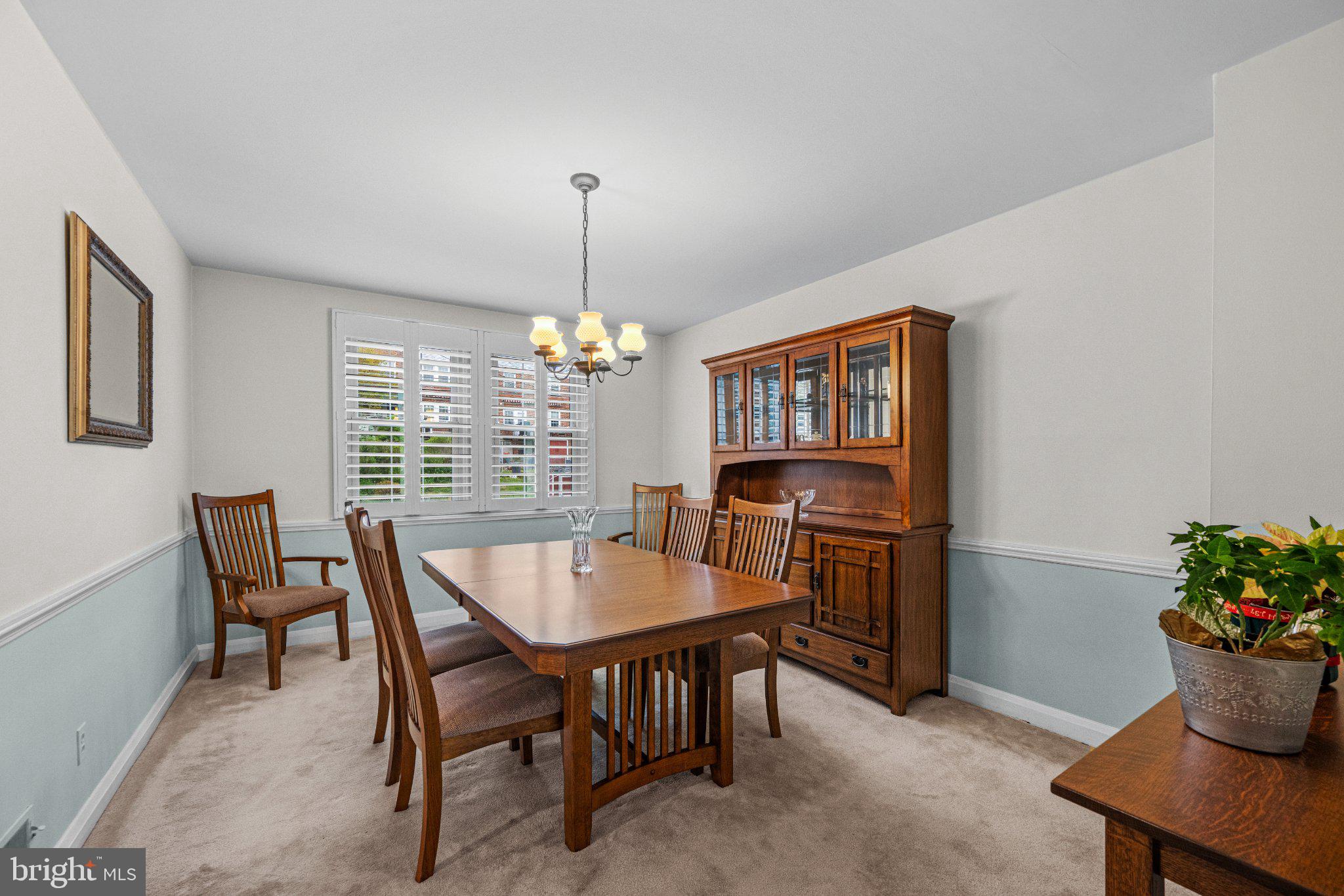 406 Greenlow Road Baltimore, MD 21228 - Photo 12 of 31 Inviting dining space with natural light.