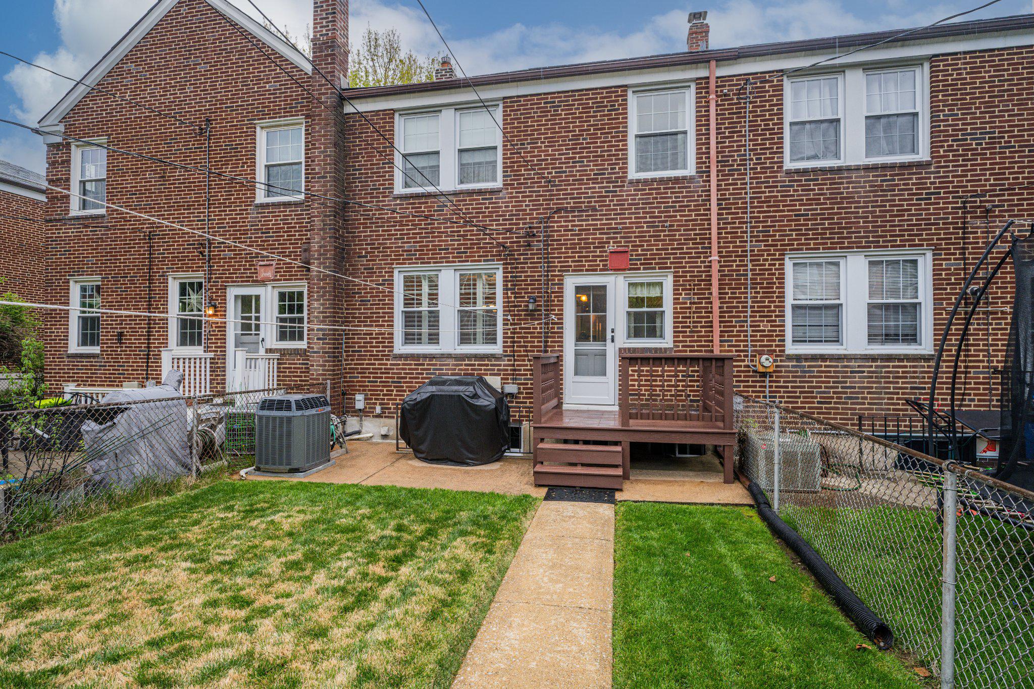406 Greenlow Road Baltimore, MD 21228 - Photo 3 of 31 Fenced back yard.
