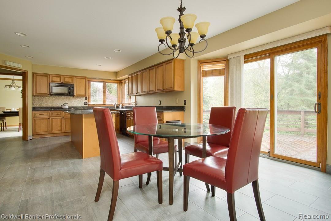 3679 Merriweather Lane Rochester, MI 48306 - Photo 10 of 34 3679-Merriweather-010.jpg