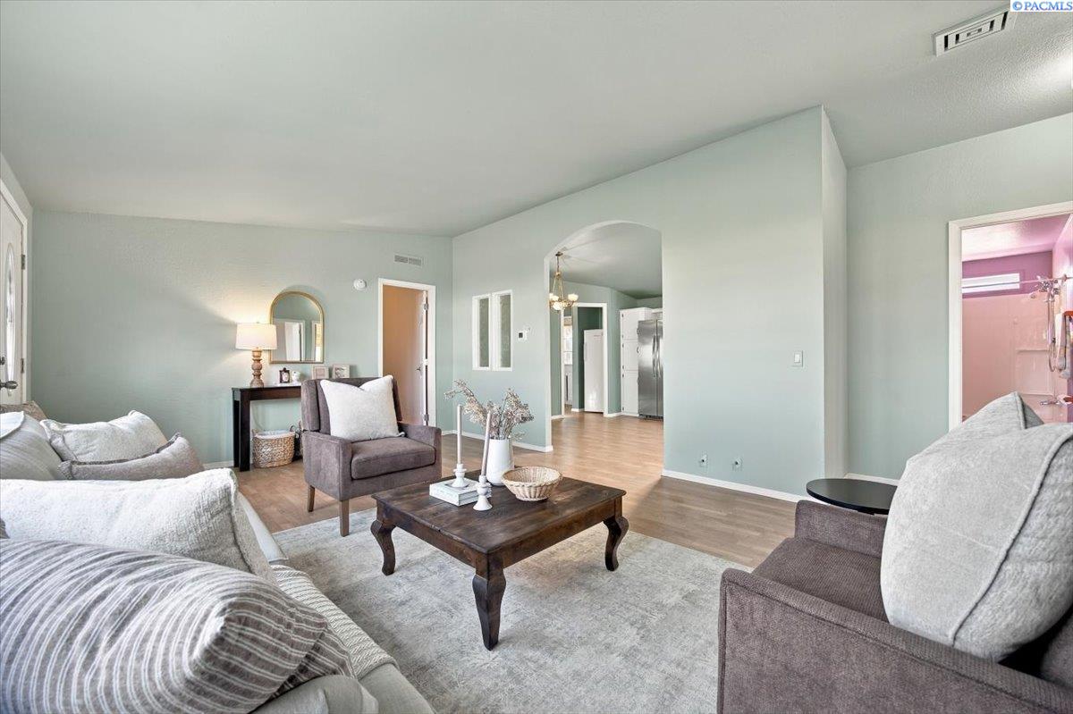 165 Hanson Loop Burbank, WA 99323 - Photo 8 of 42 Gallery Image 8