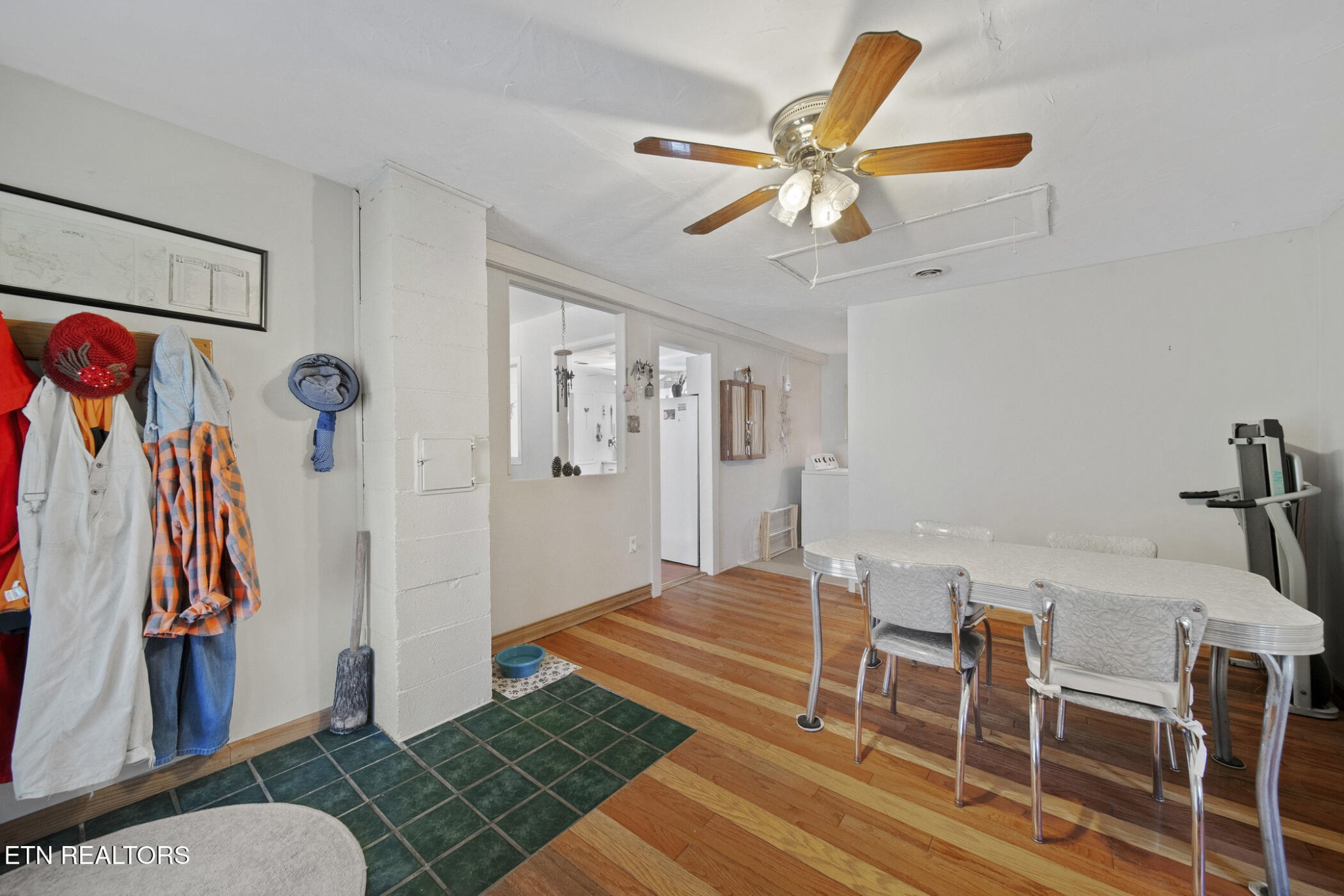4880 Shell Lane Knoxville, TN 37918 - Photo 12 of 37 a view of a livingroom with furniture and a window
