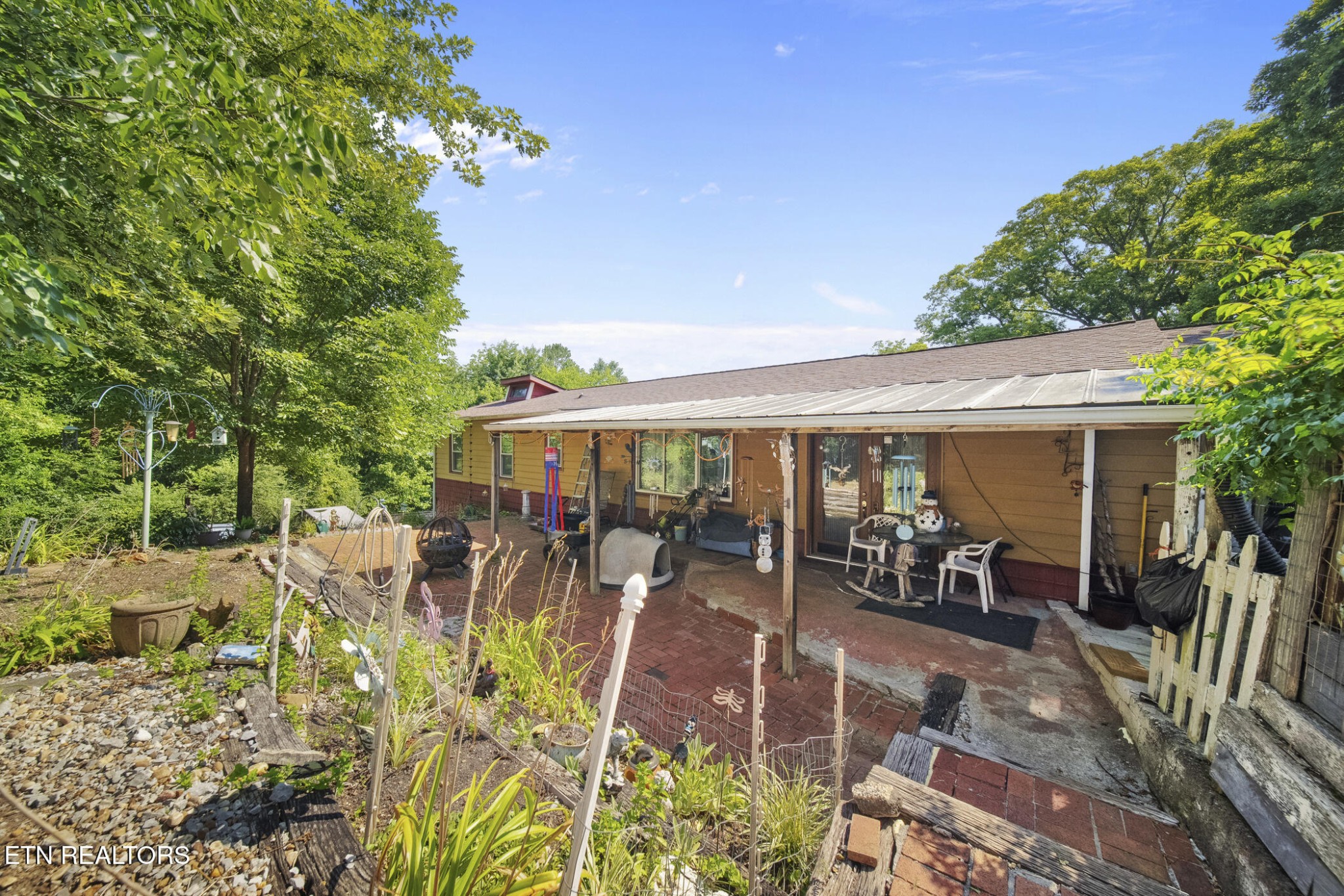 4880 Shell Lane Knoxville, TN 37918 - Photo 3 of 37 an outdoor view of a patio