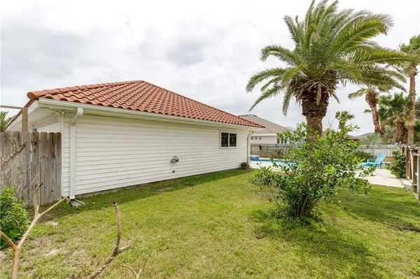 a view of a house with a backyard