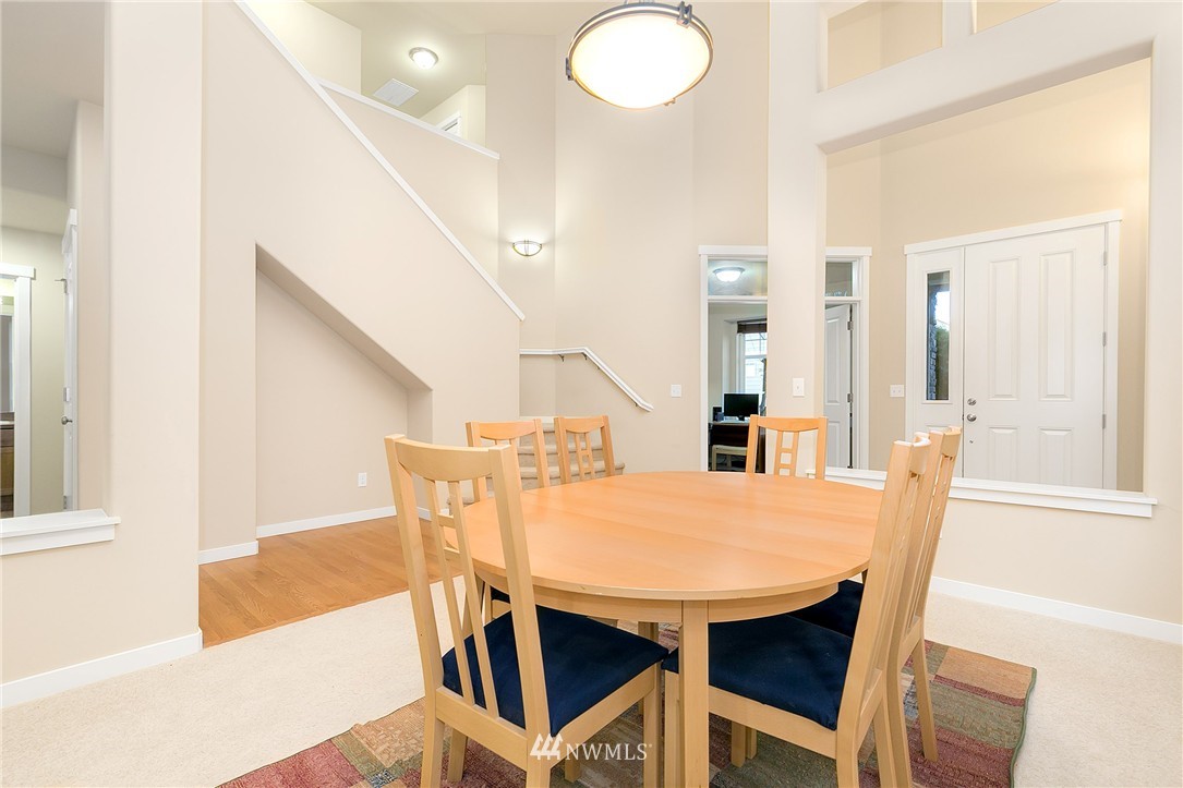 306 Elma Court Northeast Renton, WA 98059 - Photo 4 of 25 Gallery Image 4