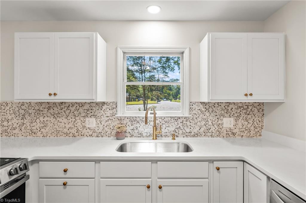 2409 Timberlake Avenue High Point, NC 27265 - Photo 6 of 31 Gallery Image 6