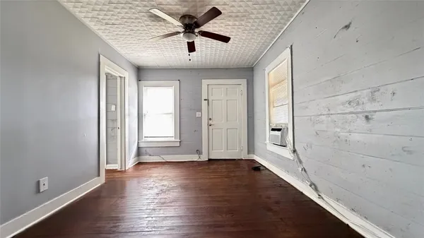 $975 | 102 South Beauregard Street, Unit 2, Alvin, TX 77511