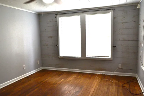 $975 | 102 South Beauregard Street, Alvin, TX 77511