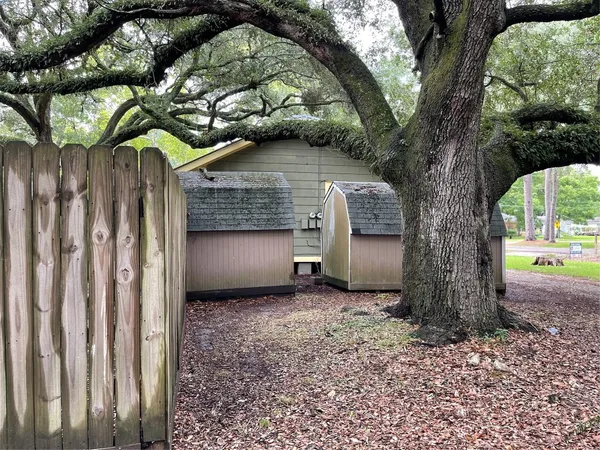 $975 | 102 South Beauregard Street, Unit 2, Alvin, TX 77511