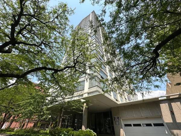 $179,900 | 5757 North Sheridan Road, Unit 18J, Chicago, IL 60660