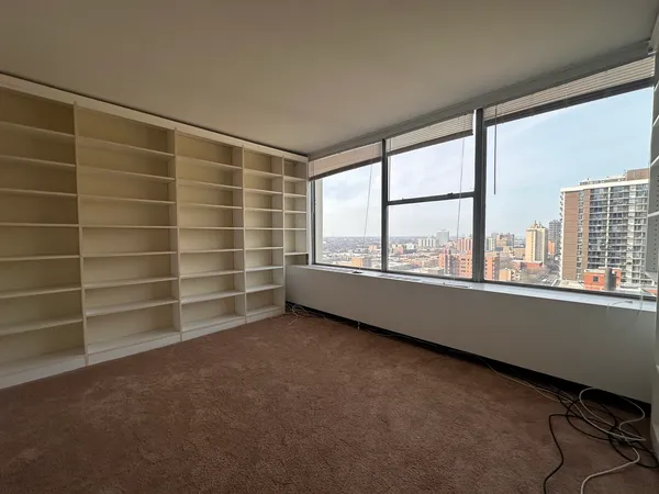 $179,900 | 5757 North Sheridan Road, Unit 18J, Chicago, IL 60660