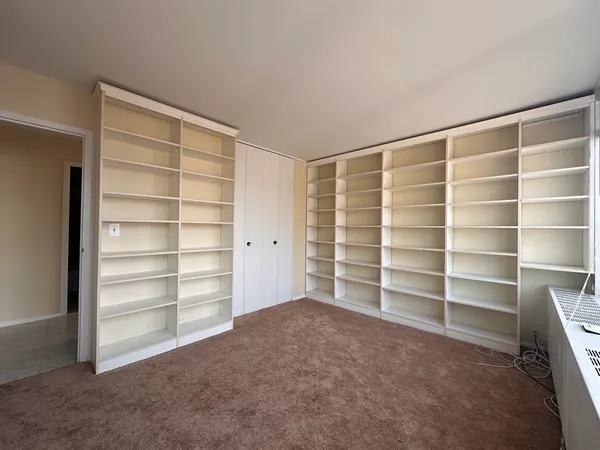 $179,900 | 5757 North Sheridan Road, Unit 18J, Chicago, IL 60660
