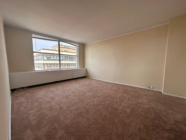 $179,900 | 5757 North Sheridan Road, Unit 18J, Chicago, IL 60660