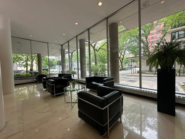 $179,900 | 5757 North Sheridan Road, Unit 18J, Chicago, IL 60660