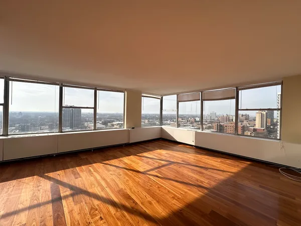 $179,900 | 5757 North Sheridan Road, Unit 18J, Chicago, IL 60660