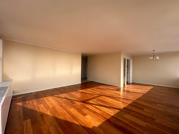 $179,900 | 5757 North Sheridan Road, Unit 18J, Chicago, IL 60660
