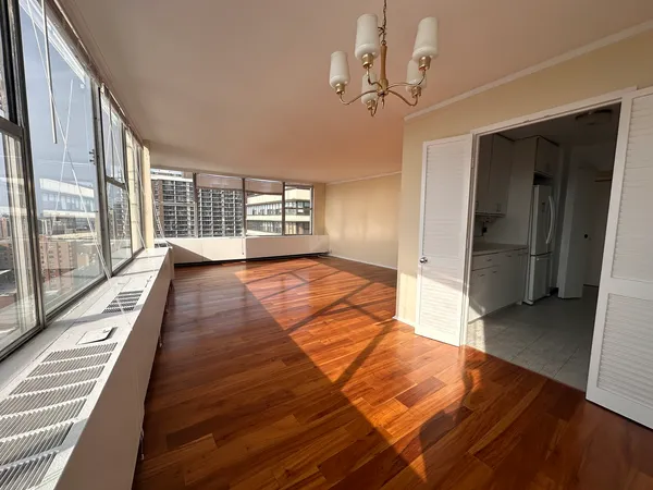 $179,900 | 5757 North Sheridan Road, Unit 18J, Chicago, IL 60660