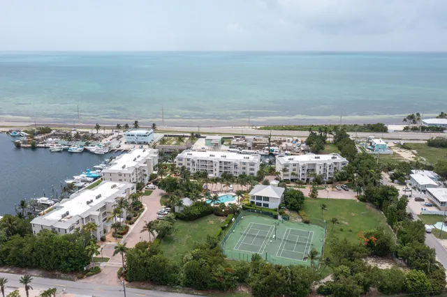 $895,000 | 101 Gulfview Drive, Unit 202 & 30' BOAT SLIP, Islamorada, FL 33036