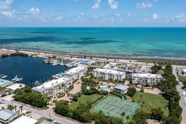 $895,000 | 101 Gulfview Drive, Unit 202 & 30' BOAT SLIP, Islamorada, FL 33036