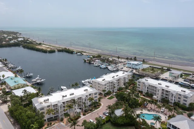 $895,000 | 101 Gulfview Drive, Unit 202 & 30' BOAT SLIP, Islamorada, FL 33036