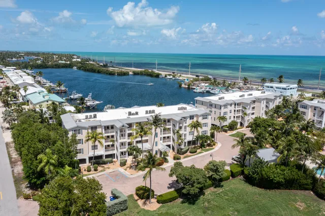 $895,000 | 101 Gulfview Drive, Unit 202 & 30' BOAT SLIP, Islamorada, FL 33036