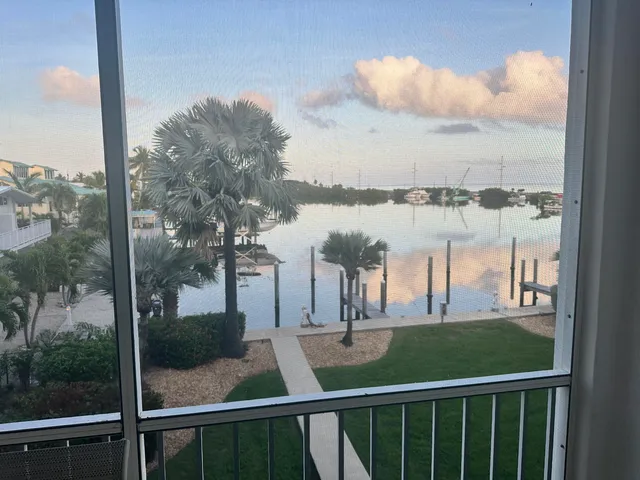 $895,000 | 101 Gulfview Drive, Unit 202 & 30' BOAT SLIP, Islamorada, FL 33036