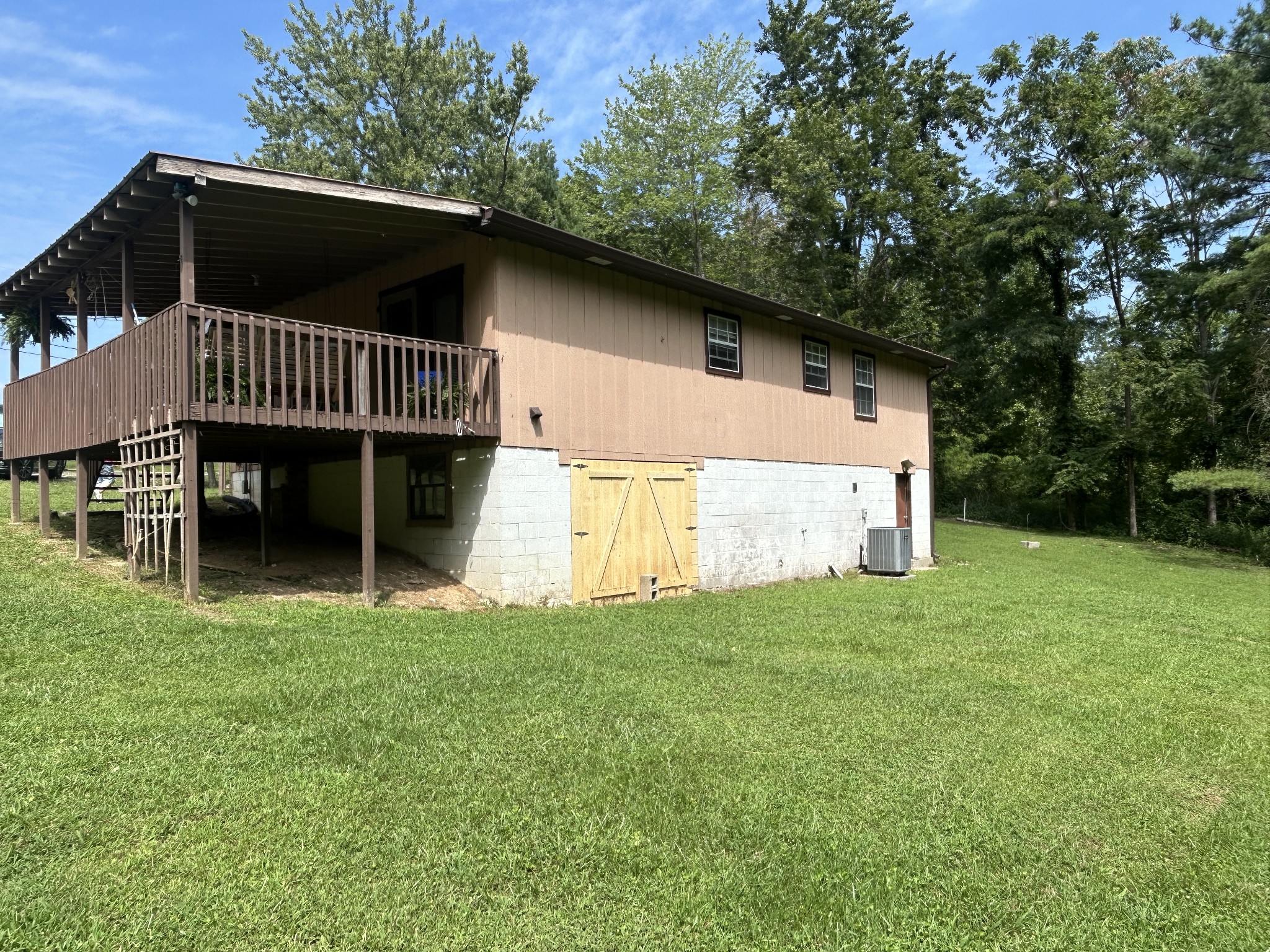 1041 Roysden Road Jamestown, TN 38556 - Photo 6 of 18 a house view with a garden space