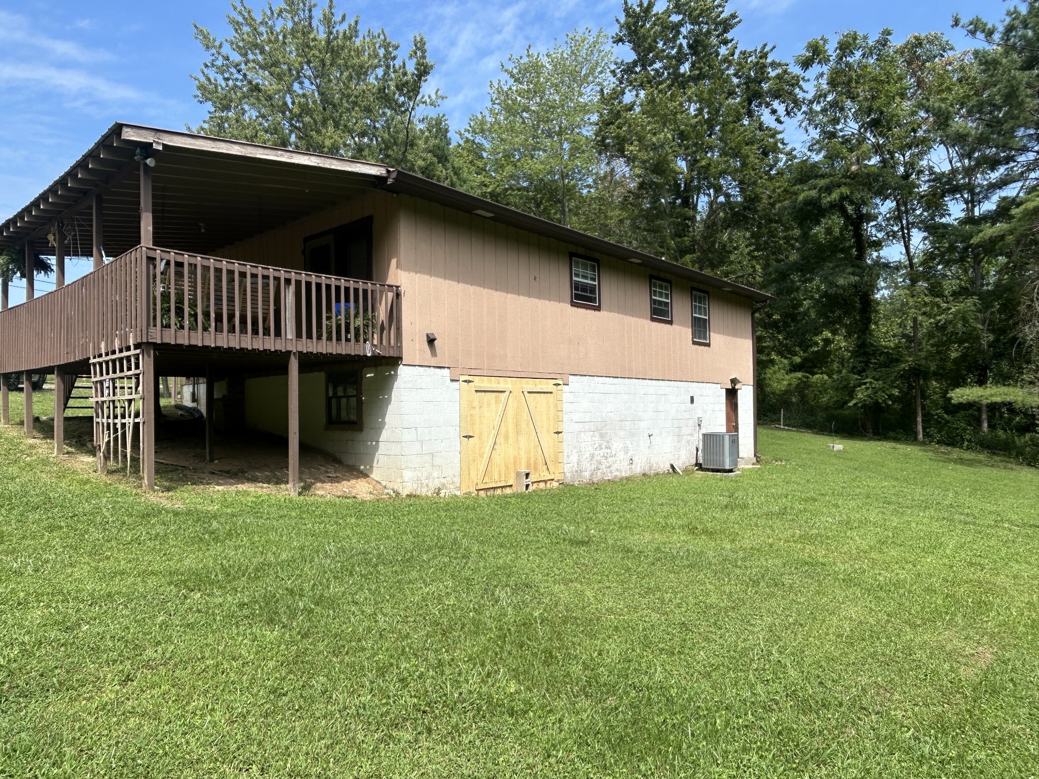 1041 Roysden Road Jamestown, TN 38556 - Photo 7 of 18 a house view with a garden space