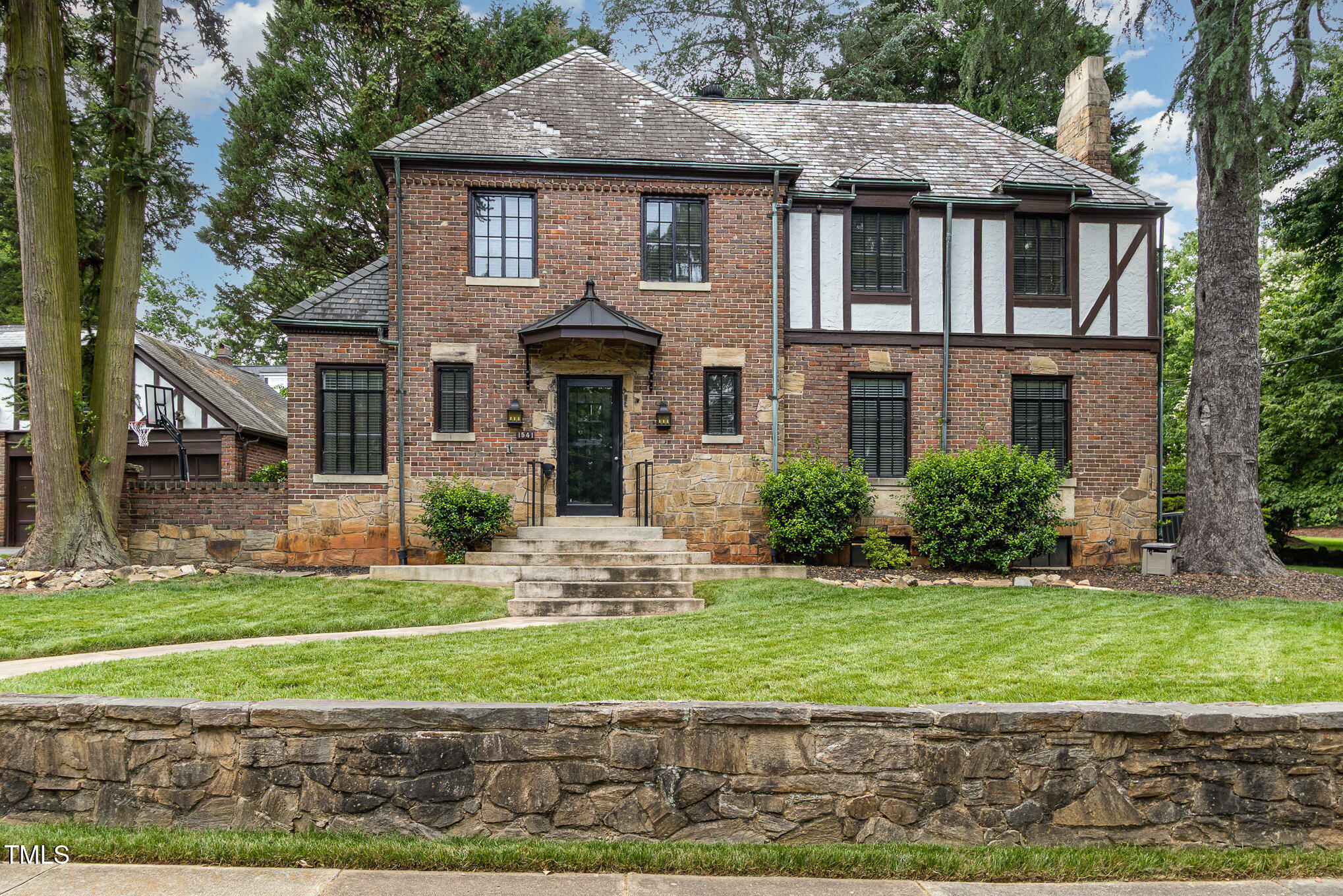 1541 Caswell Street Raleigh, NC 27608 - Photo 1 of 27 img_5374-edit_890