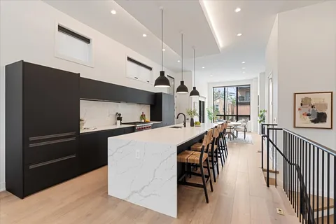 $899,900 | 1541 West Pearson Street, Unit 1, Chicago, IL 60642