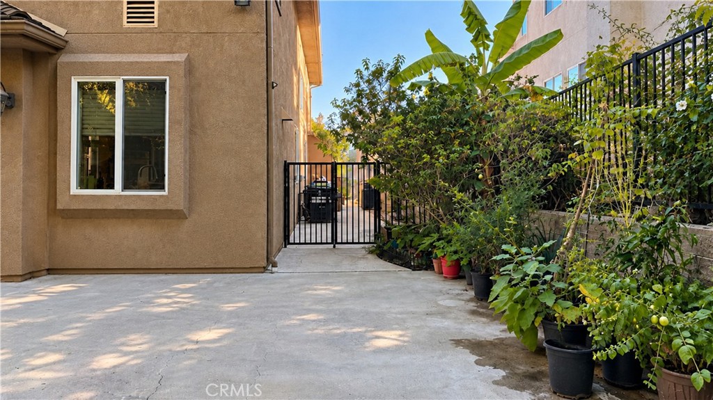 20827 Vercelli Way Porter Ranch, CA 91326 - Photo 3 of 20 Gallery Image 3