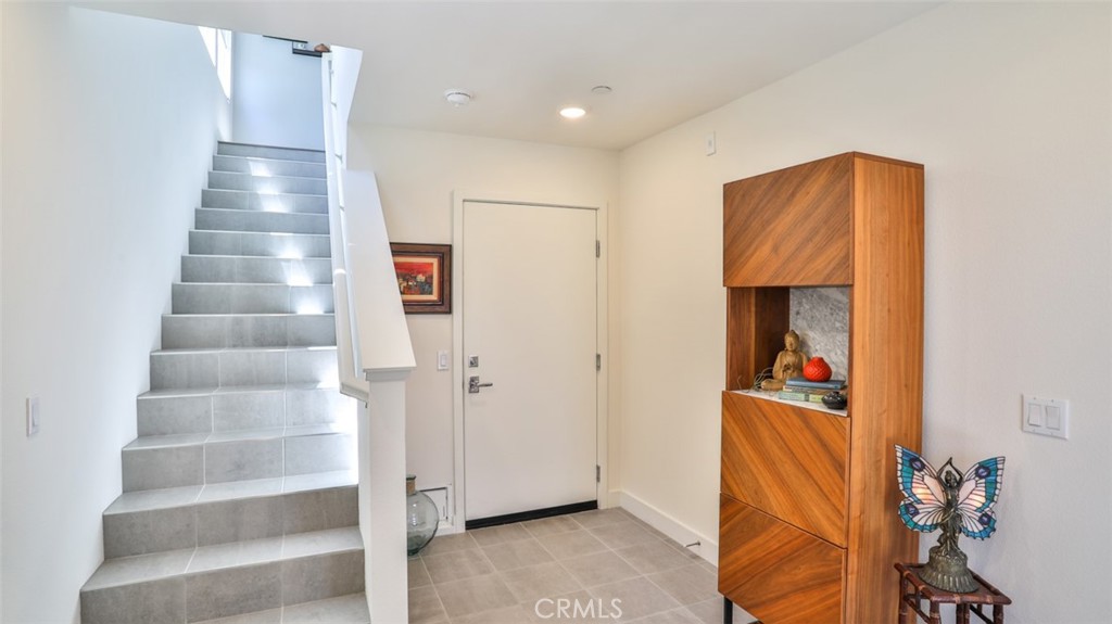 1207 Doheny Way Dana Point, CA 92629 - Photo 36 of 72 Foyer, direct access to garage.