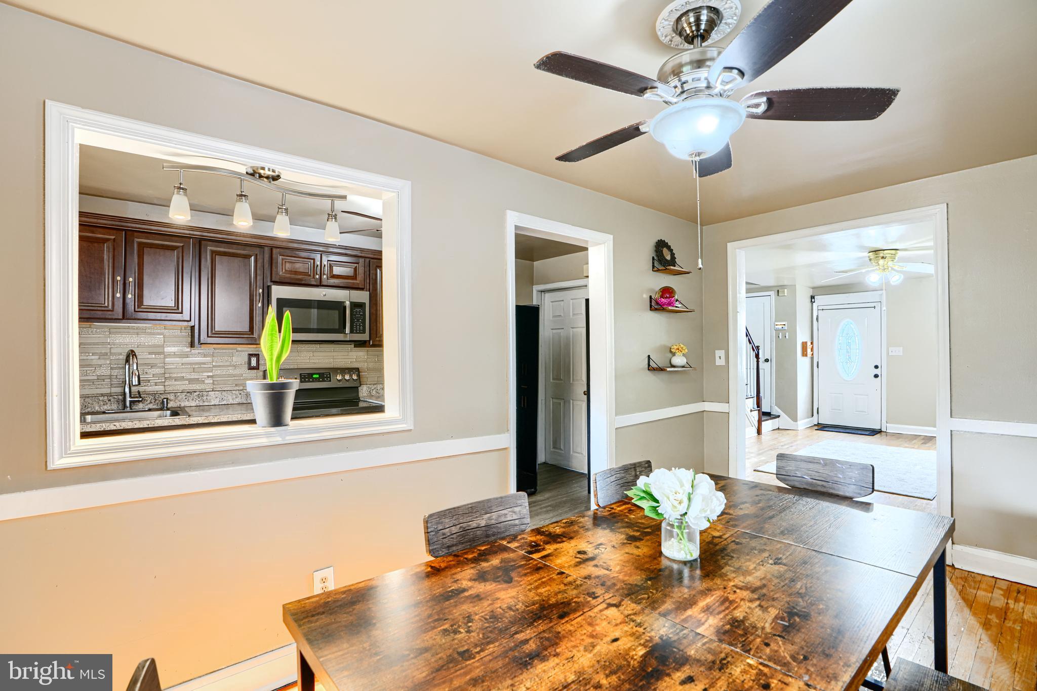 755 South Woodington Road Baltimore, MD 21229 - Photo 11 of 40 a living room with furniture