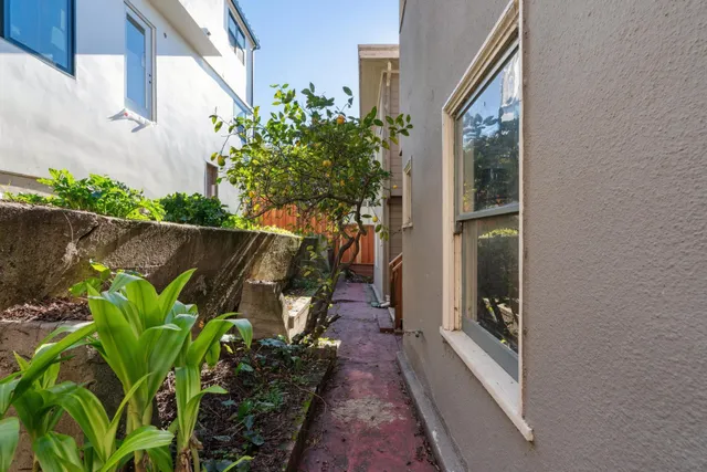 $999,000 | 832 Walker Avenue, Oakland, CA 94610