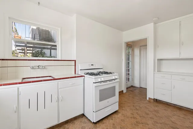 $999,000 | 832 Walker Avenue, Oakland, CA 94610