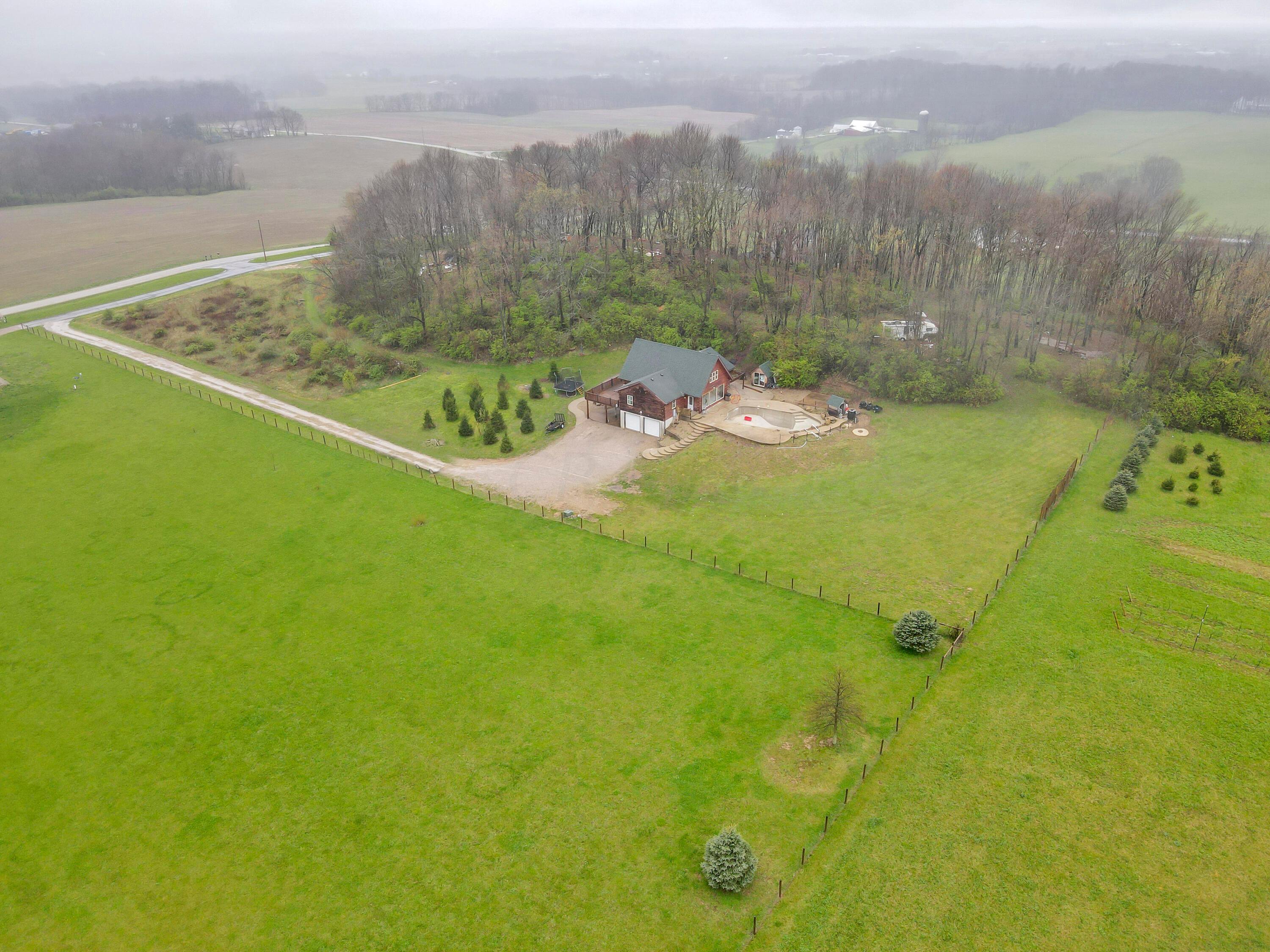 6832 Crumley Road Southwest Lancaster, OH 43130 - Photo 2 of 19 DJI_0319
