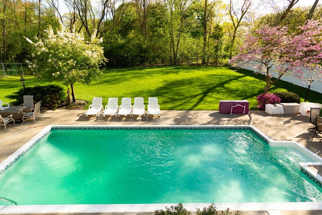 19 Jennifer Circle Needham, MA 02494 - Photo 2 of 25