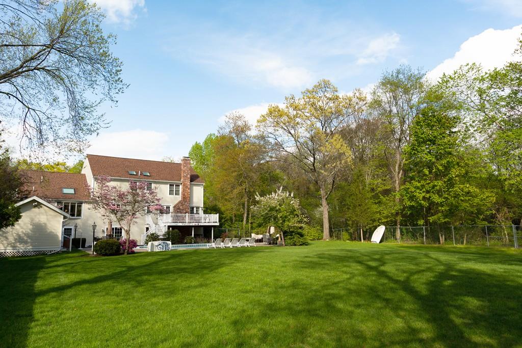 19 Jennifer Circle Needham, MA 02494 - Photo 4 of 25