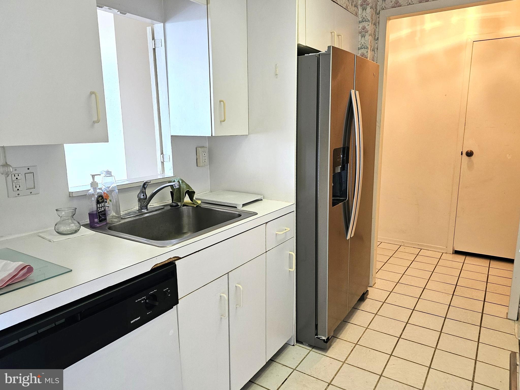100 West Avenue, Unit 407S Jenkintown, PA 19046 - Photo 9 of 42 a kitchen with a sink and refrigerator