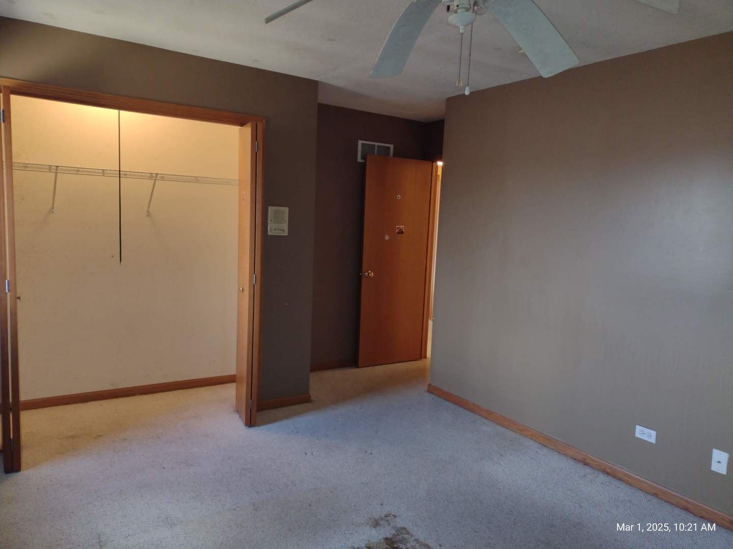 41 Manor Drive Matteson, IL 60443 - Photo 26 of 45 an empty room with a window