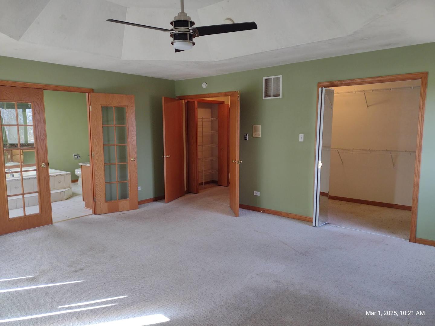 41 Manor Drive Matteson, IL 60443 - Photo 28 of 45 an empty room with windows and closet