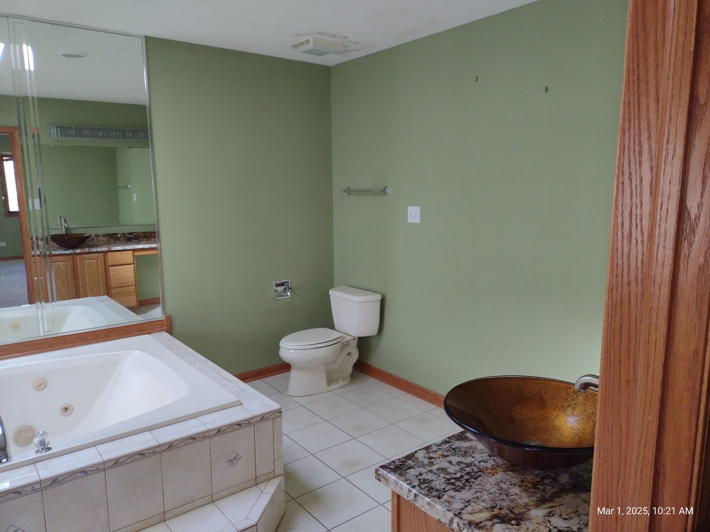 41 Manor Drive Matteson, IL 60443 - Photo 29 of 45 a bathroom with a toilet a sink and mirror