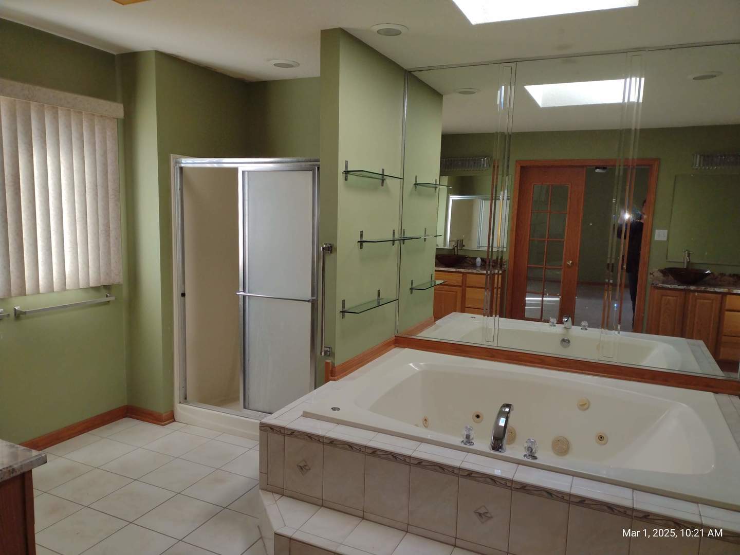 41 Manor Drive Matteson, IL 60443 - Photo 30 of 45 a bathroom with a sink and a mirror