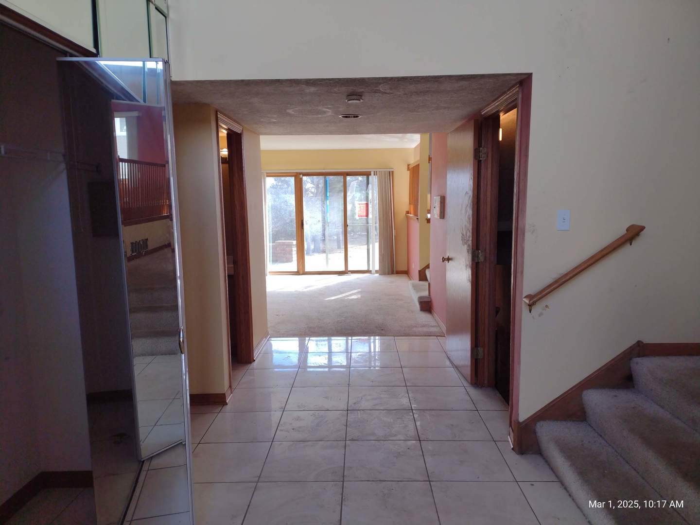 41 Manor Drive Matteson, IL 60443 - Photo 9 of 45 a hallway with a large mirror and a shower
