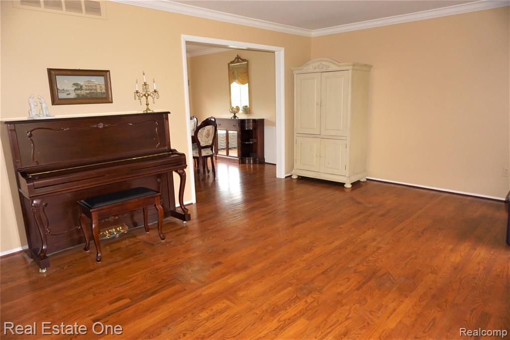 1102 Hackberry Circle Rochester Hills, MI 48309 - Photo 17 of 35