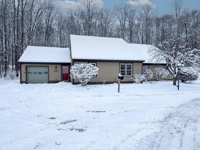 $2,300 | 214 Coombs Road, Unit 214, Manchester, VT 05255